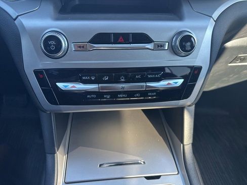 Used 2022 Ford Explorer XLT image 29