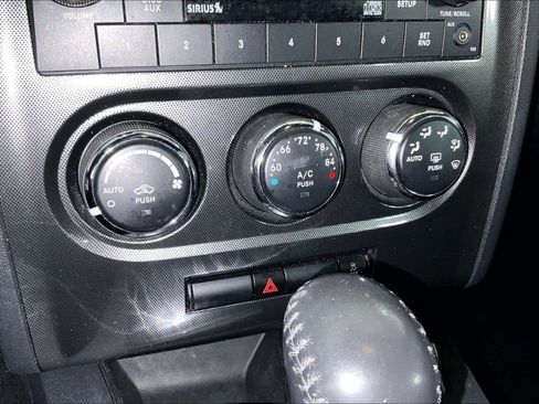 Used 2012 Dodge Challenger SXT image 30