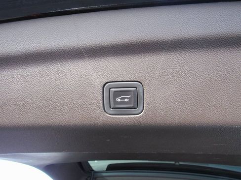 Used 2023 GMC Yukon XL Denali w/ Advanced Technology Package image 36