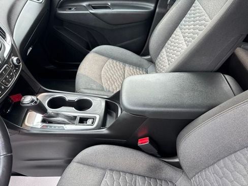 Used 2021 Chevrolet Equinox LT FWD image 16
