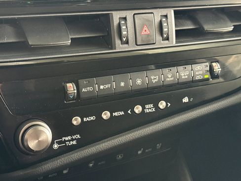 Used 2023 Lexus ES 350 w/ Accessory Package (Z1) FWD image 28