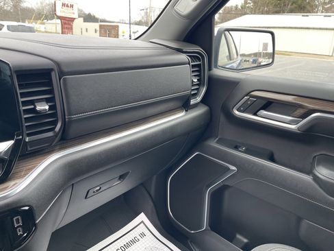 Used 2022 Chevrolet Silverado 1500 LT image 24