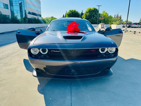 Used 2016 Dodge Challenger SRT w/ Technology Group image 59