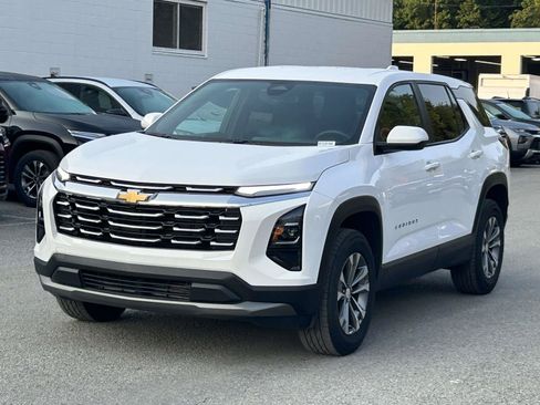 Used 2026 Chevrolet Equinox LT w/ Convenience Package II FWD image 3