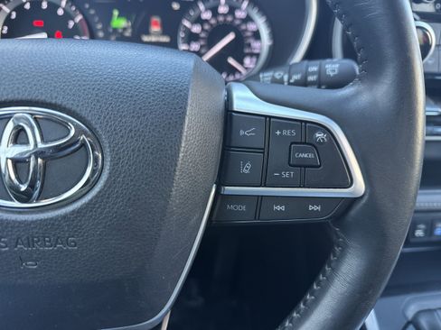 Used 2022 Toyota Highlander XLE image 29