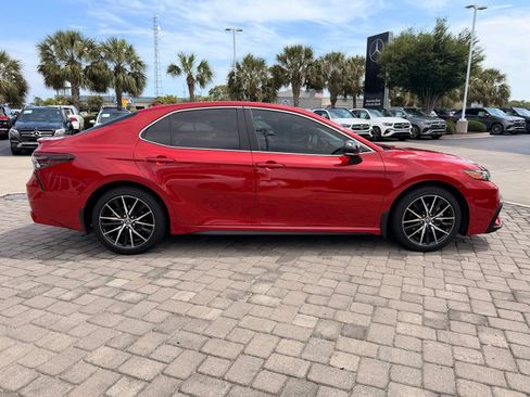 Used 2024 Toyota Camry SE FWD image 7