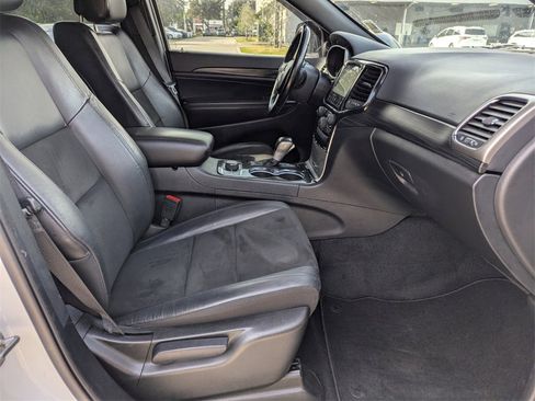 Used 2022 Jeep Grand Cherokee Laredo X image 14