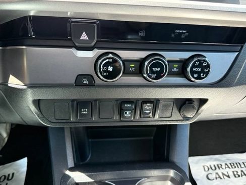 Used 2018 Toyota Tacoma SR5 RWD image 18