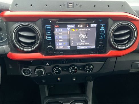 Used 2017 Toyota Tacoma TRD Off-Road image 27