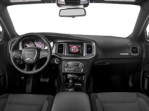 Used 2017 Dodge Charger SE RWD image 11