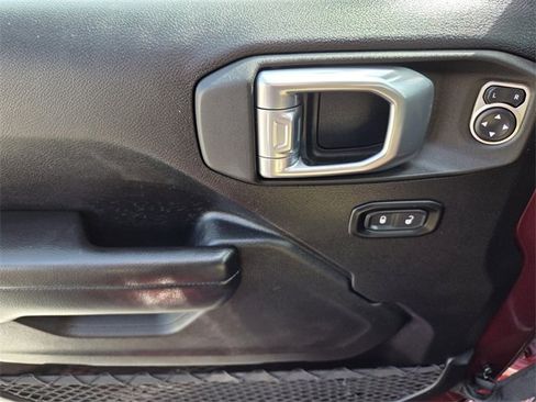 Used 2021 Jeep Gladiator Willys image 22