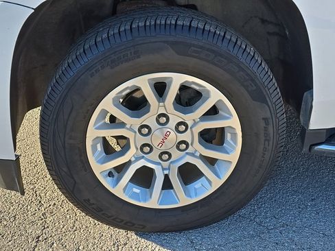 Used 2020 GMC Yukon XL SLT image 8