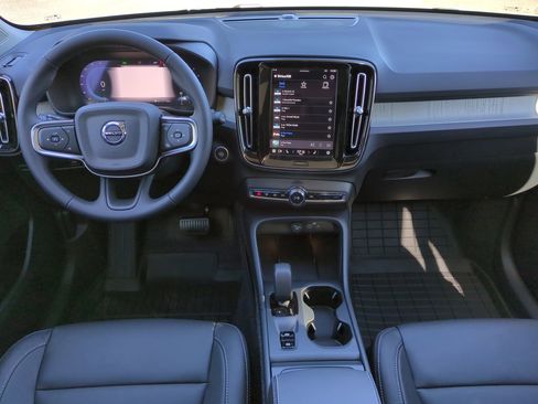 New 2025 Volvo XC40 B5 Core w/ Protection Package Premier image 14