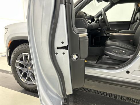 Used 2022 Rivian R1T Launch Edition image 30