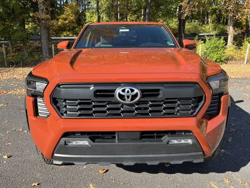 Used 2025 Toyota Tacoma TRD Off-Road image 8