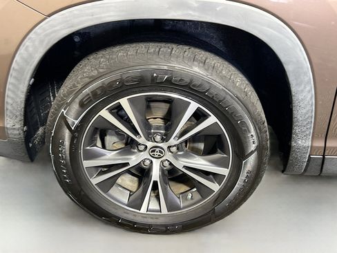 Used 2019 Toyota Highlander LE image 13