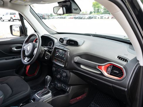 Used 2023 Jeep Renegade Trailhawk AWD/4WD image 21