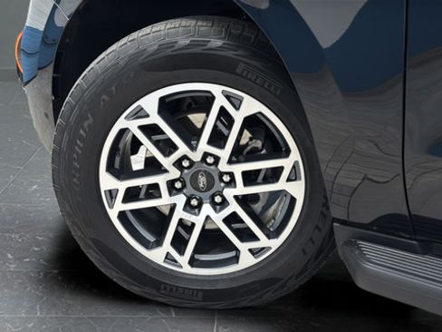 Used 2025 Ford Expedition Active AWD/4WD image 38