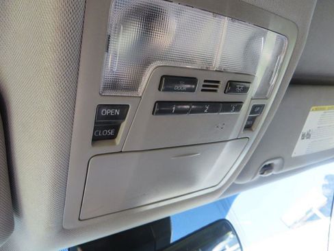 Used 2019 Toyota Highlander SE image 27