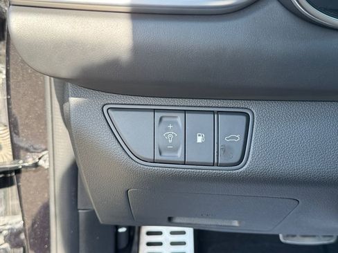 Used 2023 Genesis G70 2.0T w/ Sport Prestige Package image 31