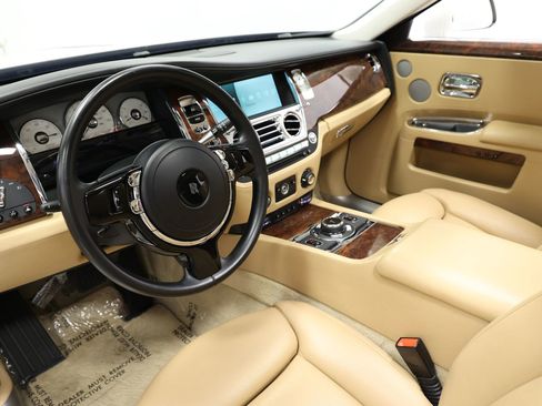 Used 2015 Rolls-Royce Ghost RWD image 2