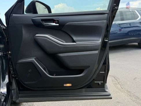 Used 2022 Toyota Highlander XSE image 14