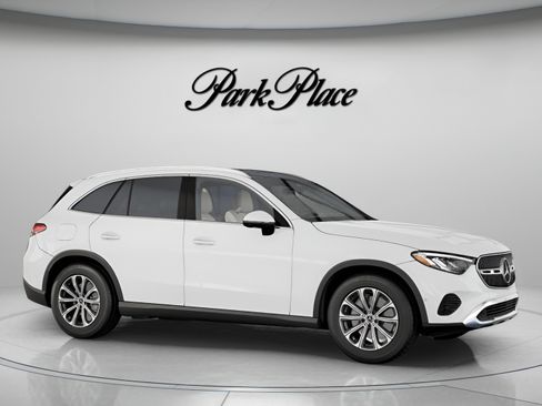 Used 2026 Mercedes-Benz GLC 300 4MATIC image 30