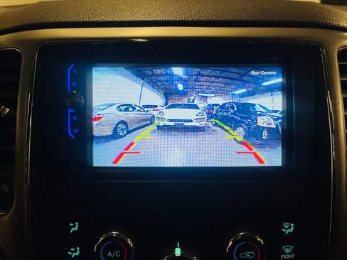 Used 2012 Jeep Grand Cherokee Laredo w/ Laredo E Group AWD/4WD image 19