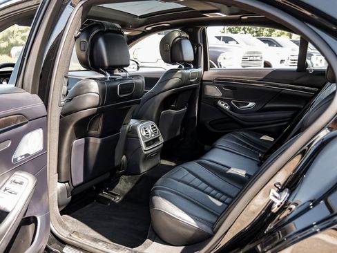 Used 2019 Mercedes-Benz S 560 4MATIC Sedan image 40