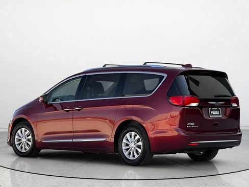 Used 2019 Chrysler Pacifica Touring-L FWD image 3