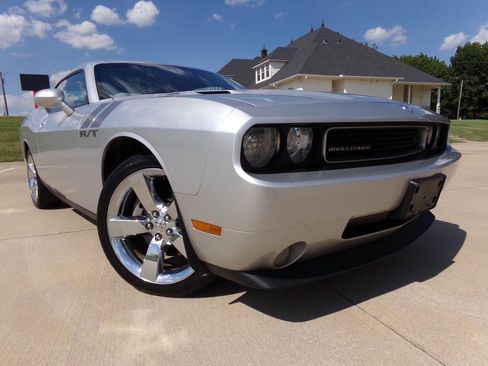 Used 2010 Dodge Challenger R/T w/ Sound Group image 8