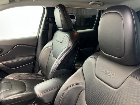 Used 2021 Jeep Cherokee Latitude Lux w/ Comfort/Convenience Group image 17