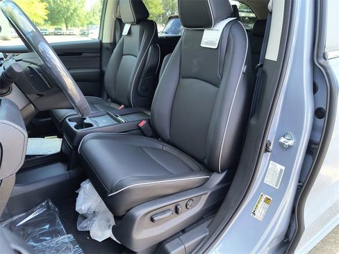 New 2026 Honda Odyssey Touring image 7