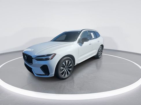 Used 2025 Volvo XC60 B5 Core image 4