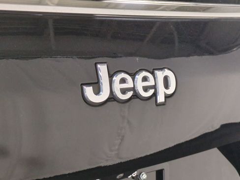 Used 2022 Jeep Grand Cherokee L Limited image 11