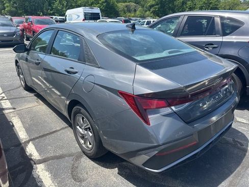 Certified 2024 Hyundai Elantra SE FWD image 4