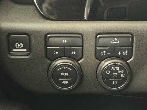 Used 2024 Chevrolet Silverado 2500 LT AWD/4WD image 22