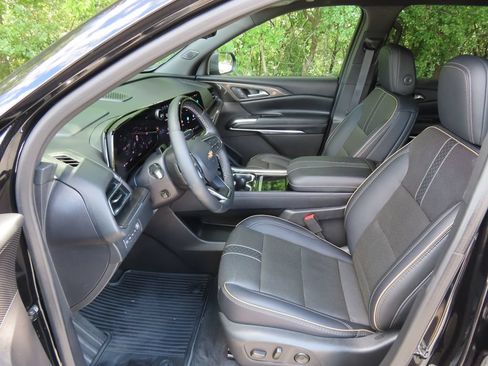 Certified 2025 Chevrolet Traverse High Country AWD/4WD image 23