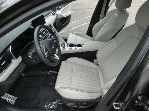 Used 2023 Genesis G70 2.0T w/ Sport Prestige Package image 47