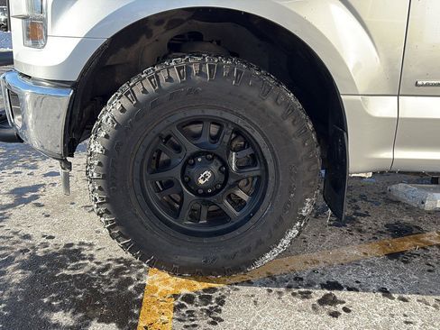 Used 2017 Ford F150 XLT w/ Equipment Group 302A Luxury image 28