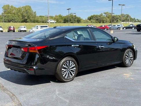 Used 2023 Nissan Altima 2.5 SV image 6