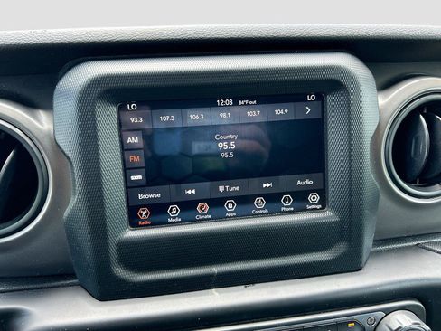 Used 2022 Jeep Wrangler Unlimited Sport AWD/4WD image 31
