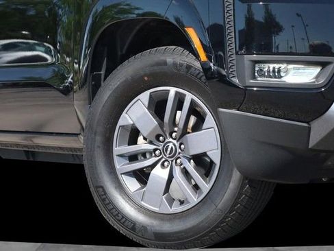 Certified 2025 Nissan Frontier SV w/ SV Convenience Package RWD image 3