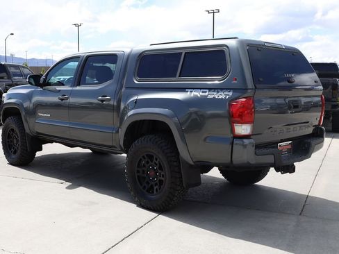Used 2016 Toyota Tacoma TRD Sport w/ Premium & Technology Package AWD/4WD image 4