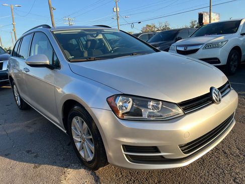 Used 2017 Volkswagen Golf S image 4