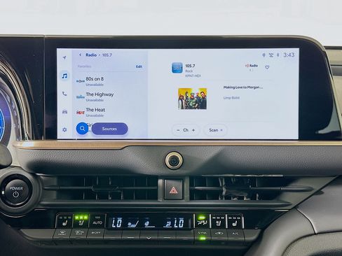 Used 2025 Toyota Crown XLE image 21