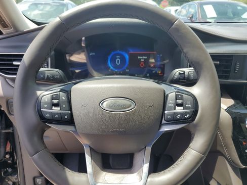 Used 2022 Ford Explorer Platinum w/ Equipment Group 601A image 17