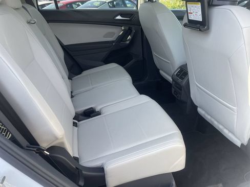 Used 2018 Volkswagen Tiguan SEL AWD/4WD image 25