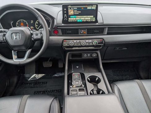 Certified 2025 Honda Pilot Touring image 19