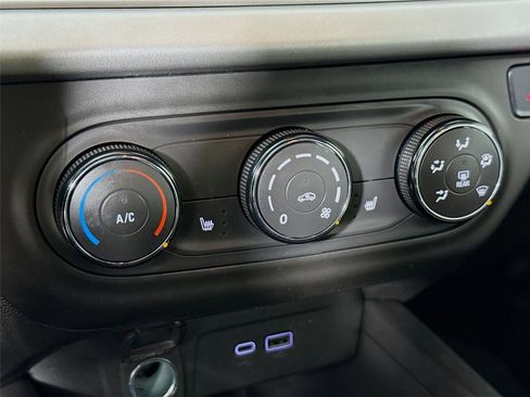 Used 2024 Chevrolet Trax RS image 15